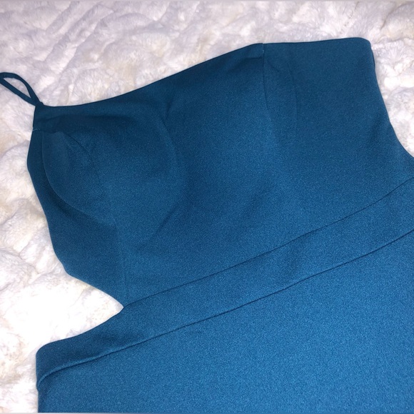 NWOT NEVER WORN Special Occasion long maxi dress with beautiful cutouts - Picture 5 of 11